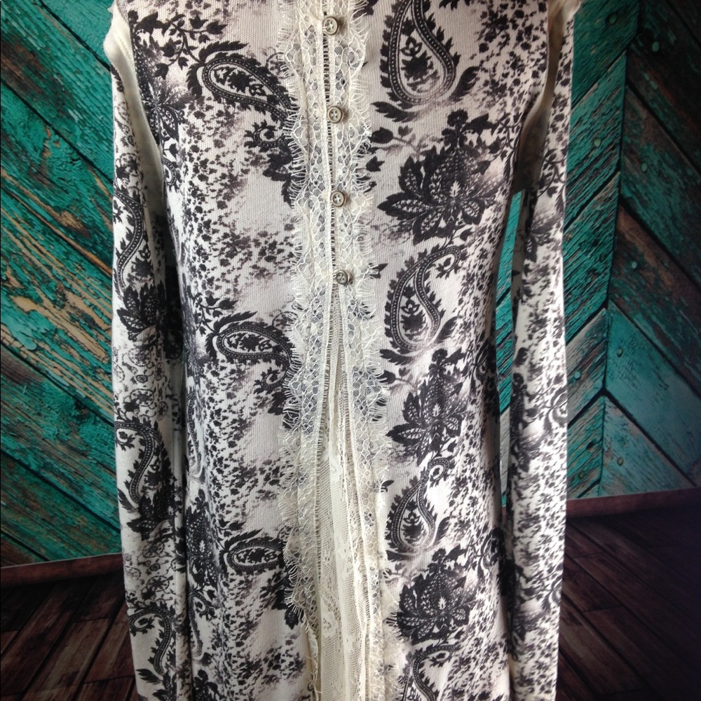 Rewind Paisley Top With Lace Detail